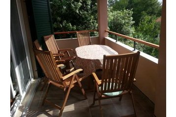 Family pension Maslinica 2